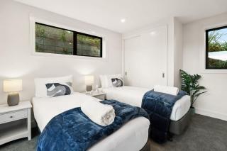 Elevated Tranquility Luxe Lakeview Horizons - 2