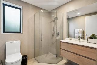 Elevated Tranquility Luxe Lakeview Horizons - 1