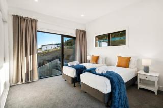 Elevated Tranquility Luxe Lakeview Horizons - 3