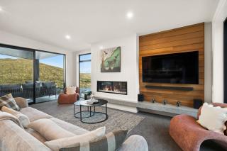 Elevated Tranquility Luxe Lakeview Horizons - 1