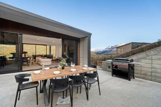 Elevated Tranquility Luxe Lakeview Horizons - 6