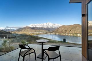 Elevated Tranquility Luxe Lakeview Horizons - 4