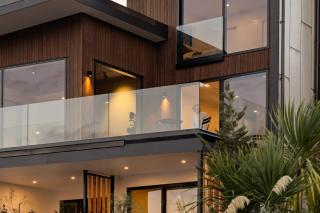 Elevated Tranquility Luxe Lakeview Horizons - 8