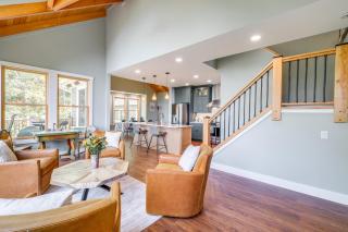 Mtn Views and Spacious Deck! Modern Caldwell Getaway - 5