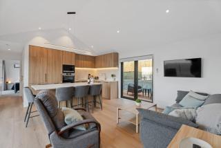 Lakeview Gem NEW Walk To Town Sleeps 6 - 8