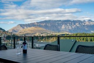 Lakeview Gem NEW Walk To Town Sleeps 6 - 6