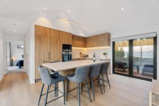 Lakeview Gem NEW Walk To Town Sleeps 6 - 4