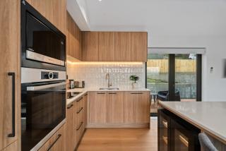 Lakeview Gem NEW Walk To Town Sleeps 6 - 1