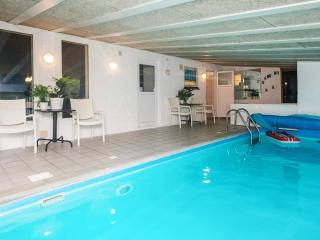 8 person holiday home in Ebeltoft-By Traum - 8
