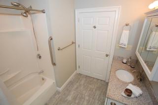 Peaceful 2BR near US Route 1 and Boston - 4