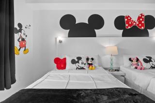 2 Queen Beds Theme Park - 4