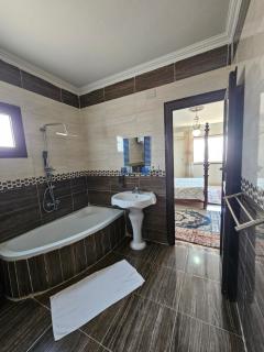 Entire unites with Pyramids view - 1