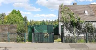 Ganzes Ferienhaus Familien Resort mit 800qm umzäunten Garten mit Grill Pavillon, 4 Zimmer und Wohnzimmer, Küche, Bad, inkl Gratis Frühstück, Parkplätze, WiFi, so Privat wie zu Hause, in Kassel am Glockenbruchweg - Kassel - 8