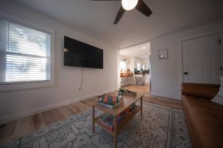 Centrally Located Cozy Modern Home in Bethel - 2