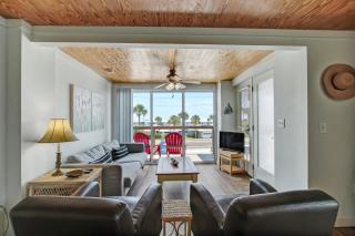 2 Bedroom 2 Bath Across from the Beach - 3