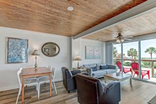 2 Bedroom 2 Bath Across from the Beach - 1