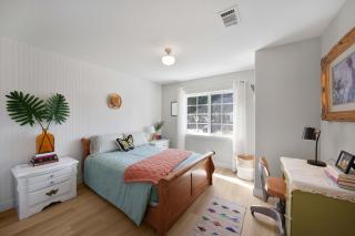 Hot Tub Fire Pit Pet Friendly Walk to Bell St - 9