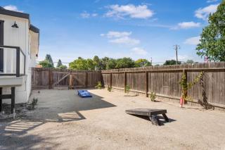 Hot Tub Fire Pit Pet Friendly Walk to Bell St - 6