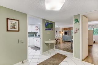 Two Bedroom Beachwood Condo 2021 - 4