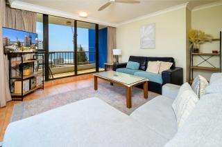 Ocean Air City Flair in Surfers - 6