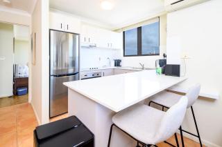 Ocean Air City Flair in Surfers - 5