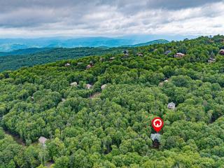 5 Min to Ski Private 2 Acres Creek Hot Tub Game Room Fire Pit - 9