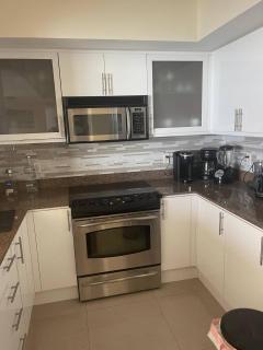 Luxurious 2BD Condo with Direct Ocean Views & Resort Pool in Sunny Isles - 7