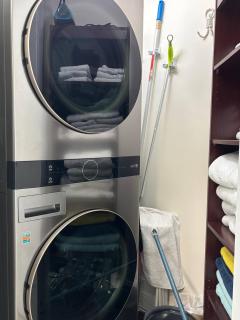 Luxurious 2BD Condo with Direct Ocean Views & Resort Pool in Sunny Isles - 1