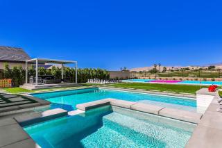 Villa Novello-Modern 4BR Home-Pool, Spa, Pickleball & Game Loft - 9