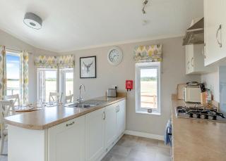 Larkrise Farm Lodges - 4