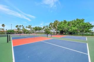 Sunset Suite Heated Pool Tennis & Gym Balcony - 2