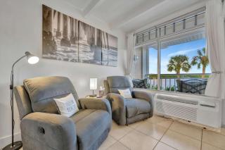 Sunset Suite Heated Pool Tennis & Gym Balcony - 1