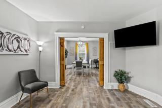 Spacious Cottage near Airport, Hospitals, & HWYs - 3