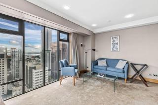 Central 1BR Apt with Sky Tower Views Zodiak Stays - 5