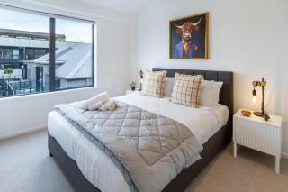 The King Suite on St Asaph with Parking - 7