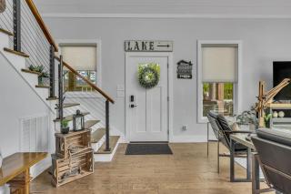 Lake House Near Two Marinas with Boat Parking - 2