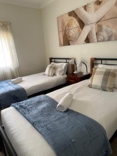 Spacious Williamstown Apartment with Free Parking - 3