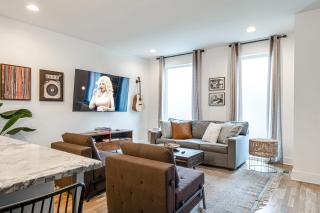 Rooftop Downtown Views - Bluebird Karaoke - 2