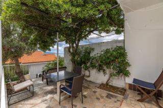 Family-friendly apartments with swimming pool Brela, Makarska - 22910 - 1