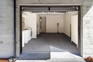 Executive Accommodation 3 Bed, 3 bath plus Garage - 1