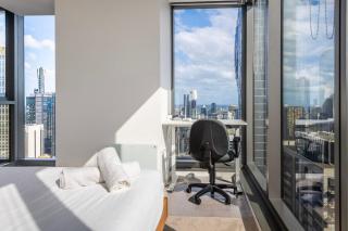 Skyline Escape Melbourne City Views - 2