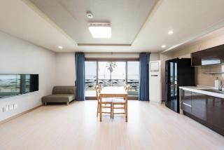 Jeju Sol Pension Jeju Sunrise from the Room - Jeju-do - 2