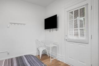 Pittsburgh Shadyside 2E Bright Modern Private Bedroom with Shared Bathroom - 7