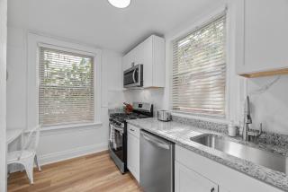 Pittsburgh Shadyside 2E Bright Modern Private Bedroom with Shared Bathroom - 4