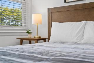 Pittsburgh Shadyside 3A Bright and Stylish Private Bedroom with Shared Bathroom - 8