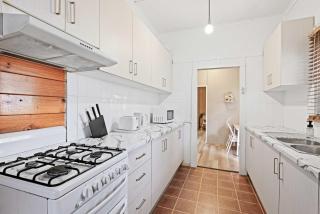 Boutique Double Room - Centrally Located at Granville - Shared Bathroom - 7