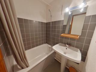 Location 4 pers., proche centre Les Rousses, 1 chambre - FR-1-834-10 - 1