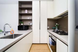 1B1B1S Modern Apt Hi-speed Wifi Free Tram Pool Gym Balcony - 7