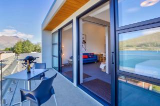 Supreme Lakefront With Jaw Dropping Views - 6