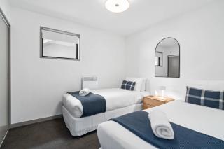 Lakefront Luxury Retreat Modern Apartment - 1